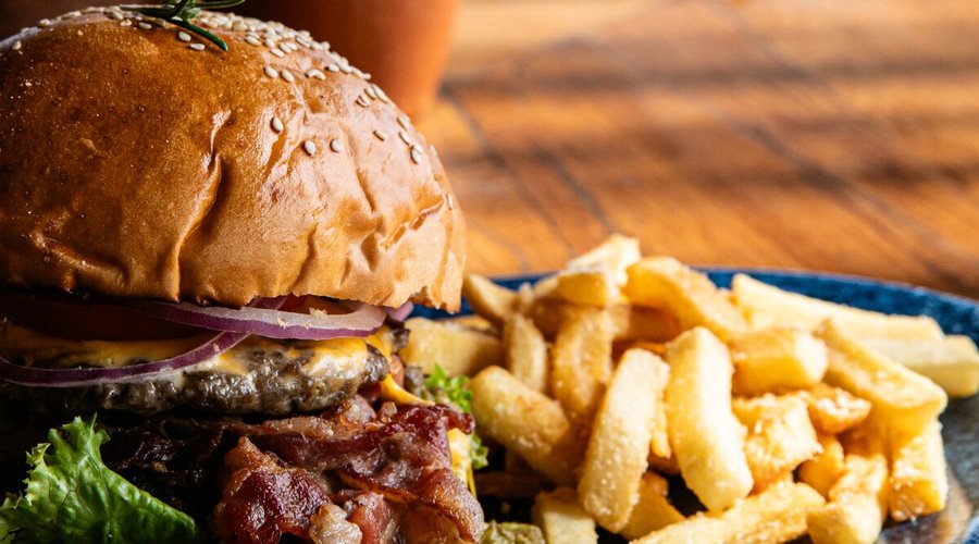 HAMBURGUESA GUACAMOLE BACON