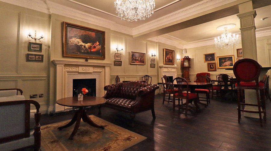 The Georgian Swansea has a beautiful bar, lounge area