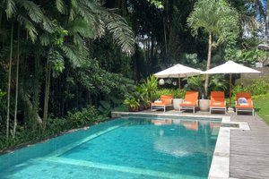Pool & Beach