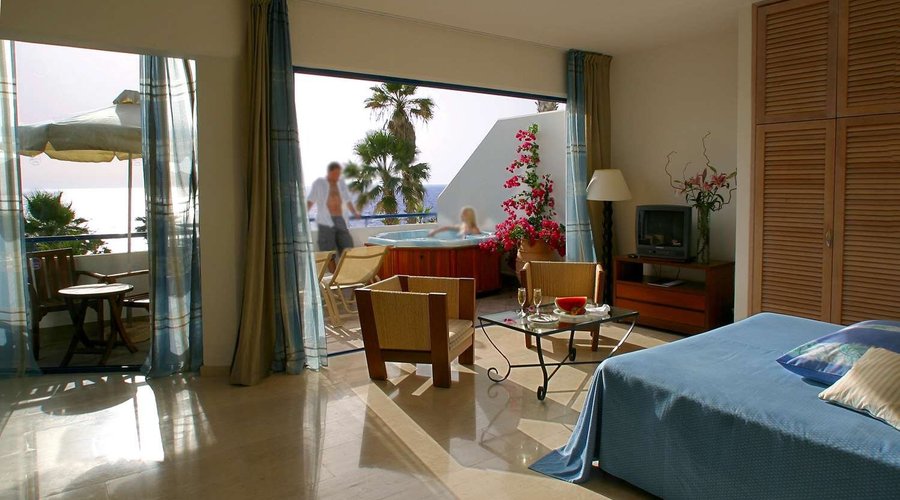 Guest room