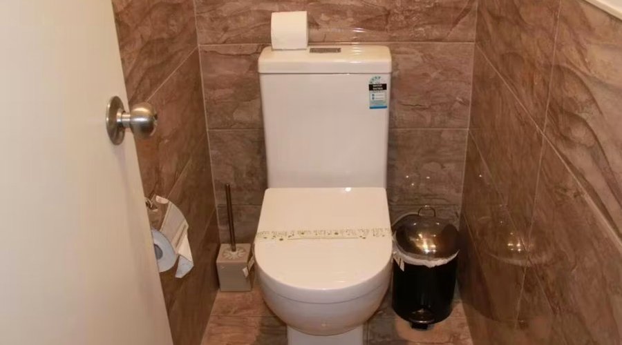 Premium One Bedroom Apartment Toilet