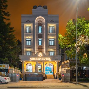 ORCHID HOTEL - A brand that when mentioned, every tourist feels the professionalism in the field of resort tourism, the softness, gentleness and standard attention to its guests, feels the trust in the brand and certainly receives the respect of guests from the brand. With the above guideline, what have we done to realize that trust for our guests? Orchid Hotel is a 3-star hotel with a scale of 50 accommodation put into operation in early 2025. With a bold Asian architectural style, Orchid Hotel