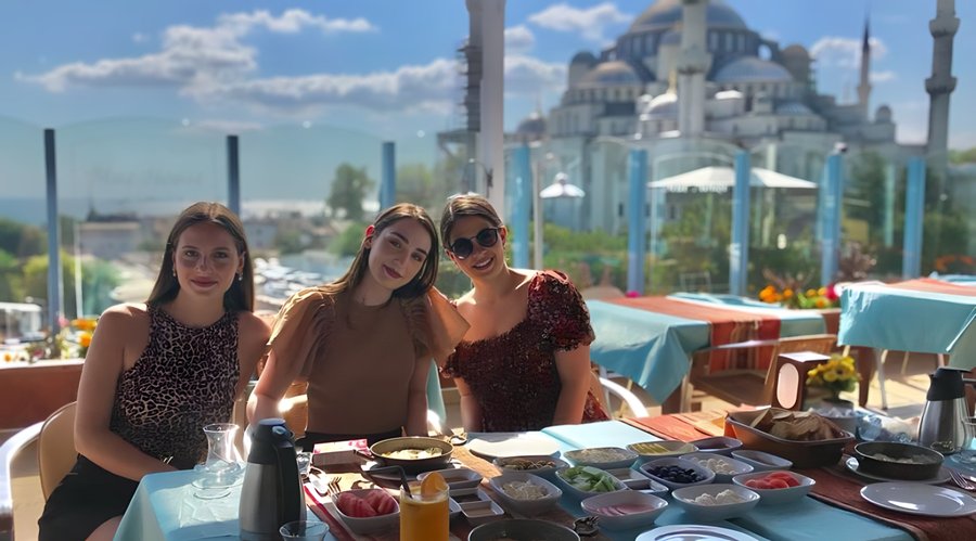 Alacarte Rooftop Restaurant Breakfast