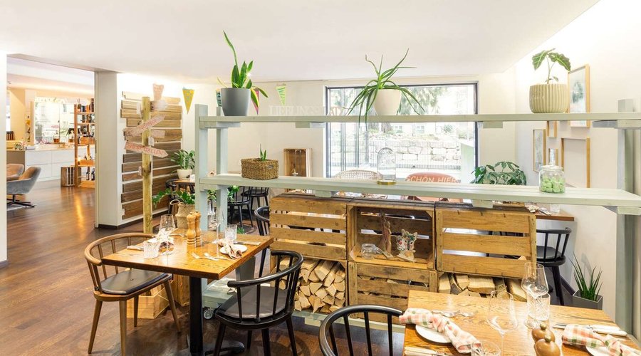 Foyér Rerstaurant Seitenansicht