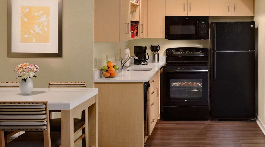 Guest Room Suite - Kitchen with Oven