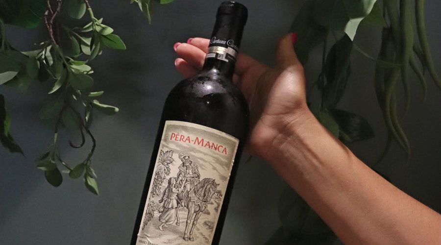 🇵🇹 Escolher um vinho num Restaurante, pode parecer algo complexo, dada a diversidade da escolha na carta dos vinhos.   No Victória, pode pedir recomendações ao nosso serviço de mesa, e sobretudo com a sócia-gerente, Dª. Betty Azevedo, e descubra assim novos sabores, aromas e texturas.  Horário de funcionamento: 11:00-22:30   🇬🇧 Choosing a wine in a restaurant can seem complex, given the diversity of choices on the wine list.  At Victória, you can ask our table service for recommendations