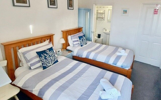 Room 2 Twin en-suite