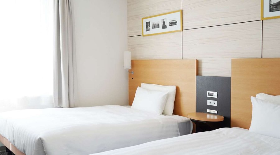 Guest room with single bed(s)