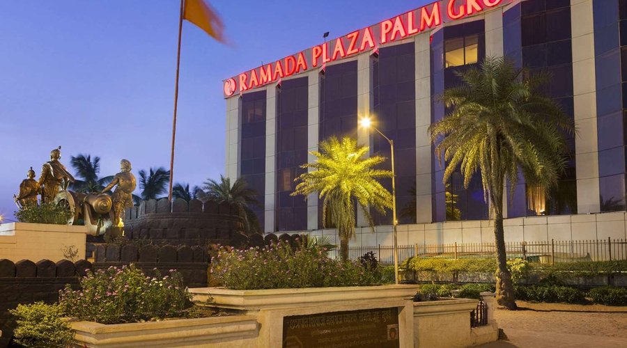 Welcome to the Ramada Plaza Palm Grove