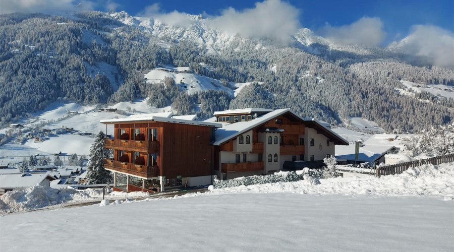 Glitzernder Schnee, klare Bergluft, gemütliche Abende – willkommen im Winterwunderland Stubaital! 💚