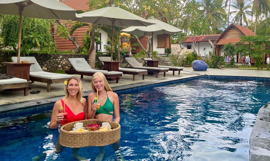 Enjoy floating breakfast with Meket Bungalows 