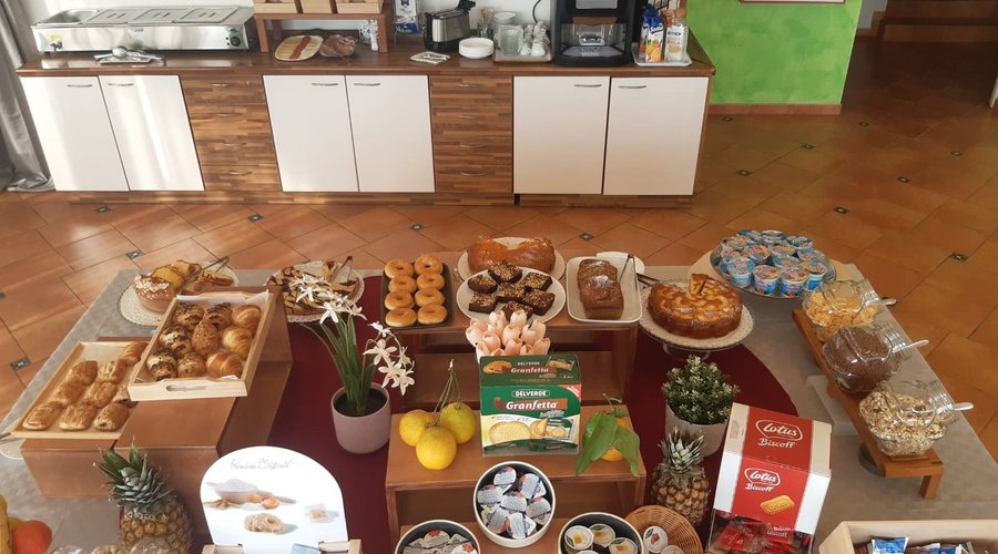 Buffet Sala Colazione con dolci fatti dalla nostra Pastry Chef !