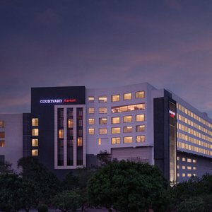 Welcome to Courtyard by Marriott Bhopal, your premier urban retreat conveniently located in the heart of the city. Just a 5-minute drive from Vallabh Bhawan and 30 minutes from the airport, our hotel offers seamless connectivity for business and leisure travelers.