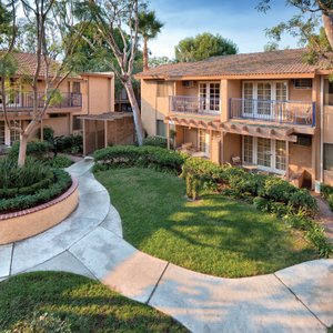 Exterior Dolphins Cove Cw Wbw EX