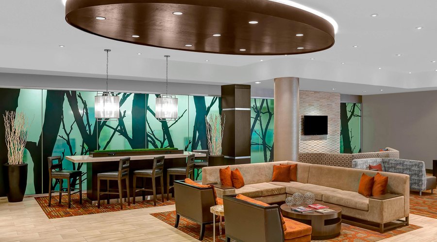 Lobby – Sitting Area & Communal Table