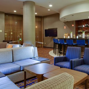 Lobby Sitting Area & Bar