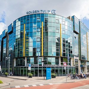 Front side of hotel Golden Tulip Leiden