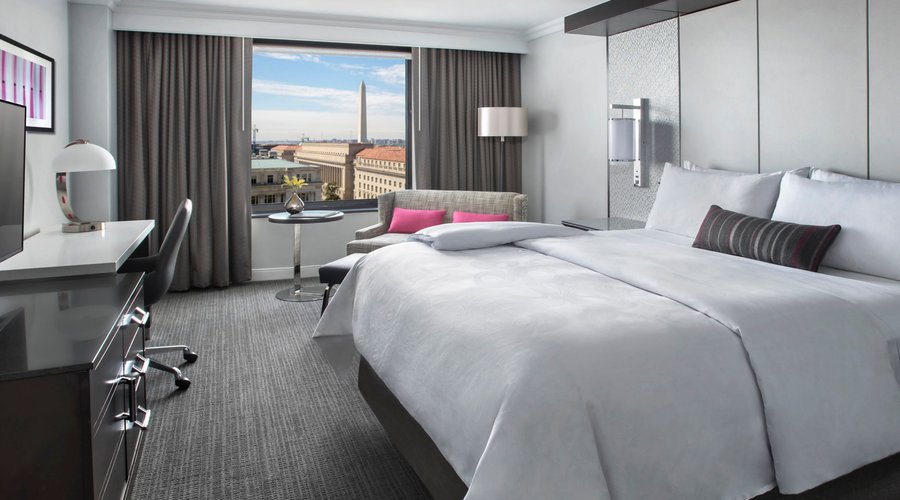 King Guest Room - Monument View