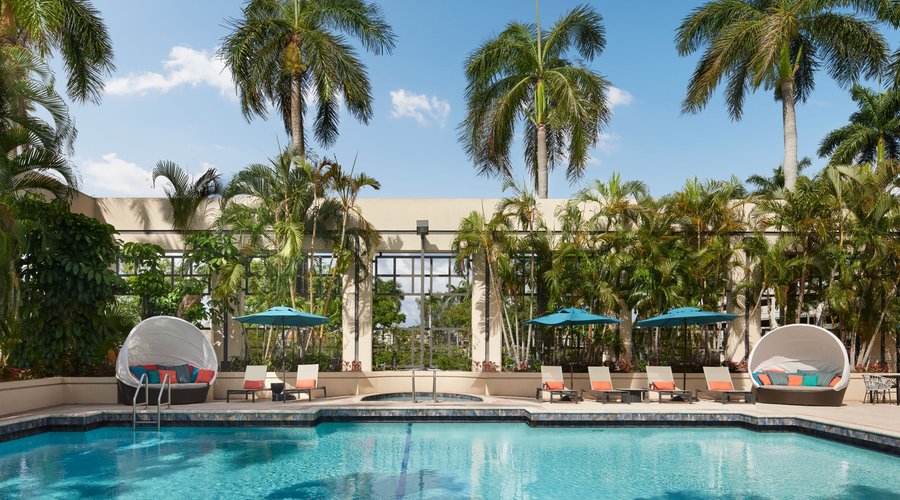 Outdoor Pool & Patio Area