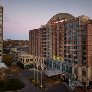 Nashville Marriott Front Entrance Dusk