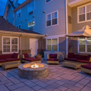 Outdoor Patio & Firepit