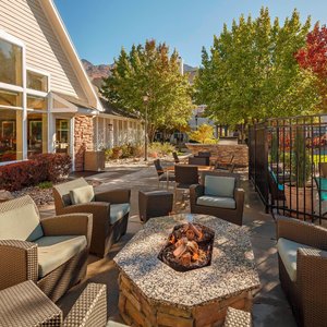 Outdoor Patio & Grill Area