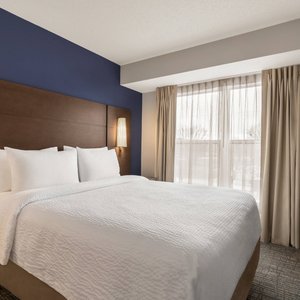 One-Bedroom Queen Suite