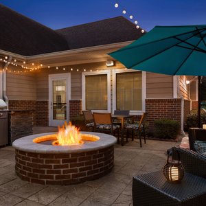 Outdoor Patio & Firepit