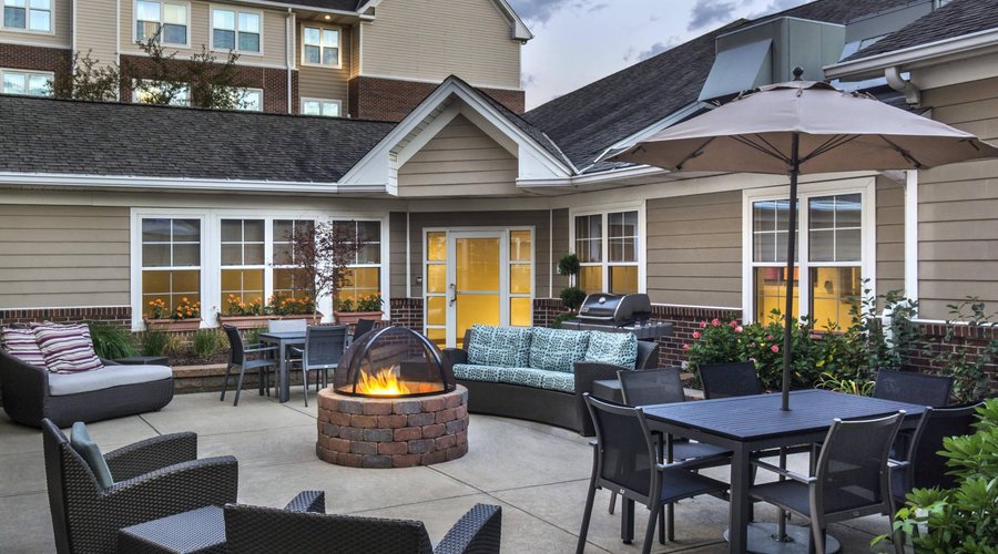 Outdoor Patio & Fire Pit