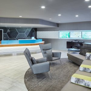 Lobby & Front Desk