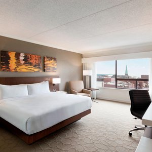 King Waterview Guest Room