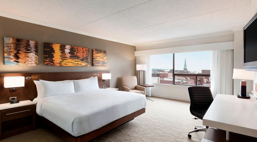 King Waterview Guest Room