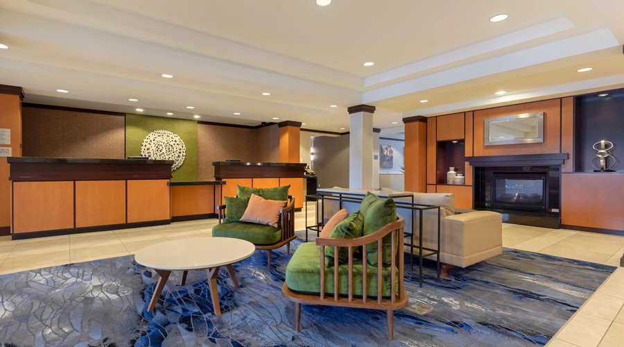 Lobby & Front Desk