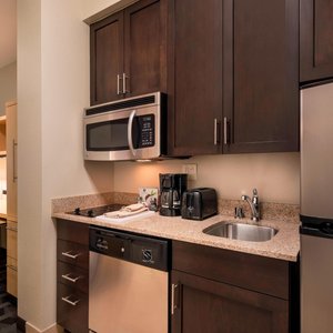 Studio King Suite & One Bedroom Suite - Kitchen