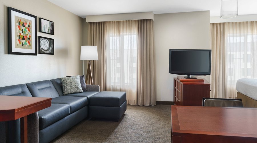 Studio King Suite - Living Area