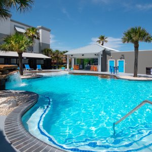 Outdoor Resort-Style Pool