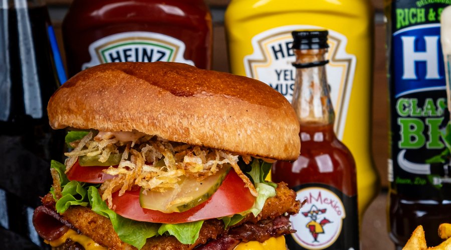 Denizli'nin 2018'den bu yana Tek Gurme Burgercisi olarak konuklarımıza Günlük,Taze ve tamamen El Yapımı ürünler sunmaktayız. %100 Katkısız %100 Dana Eti %100 Handmade