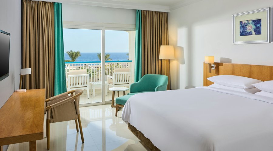 Standard seaview king guestroom, suite bedroom