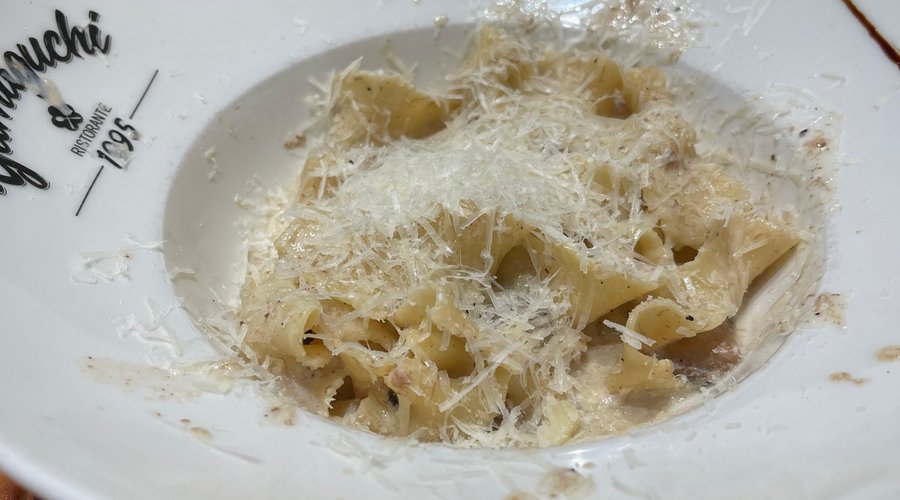 Parpadelle con boletus y parmesano de 24 meses. Bien preparada y rica