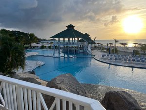 Pool & Beach