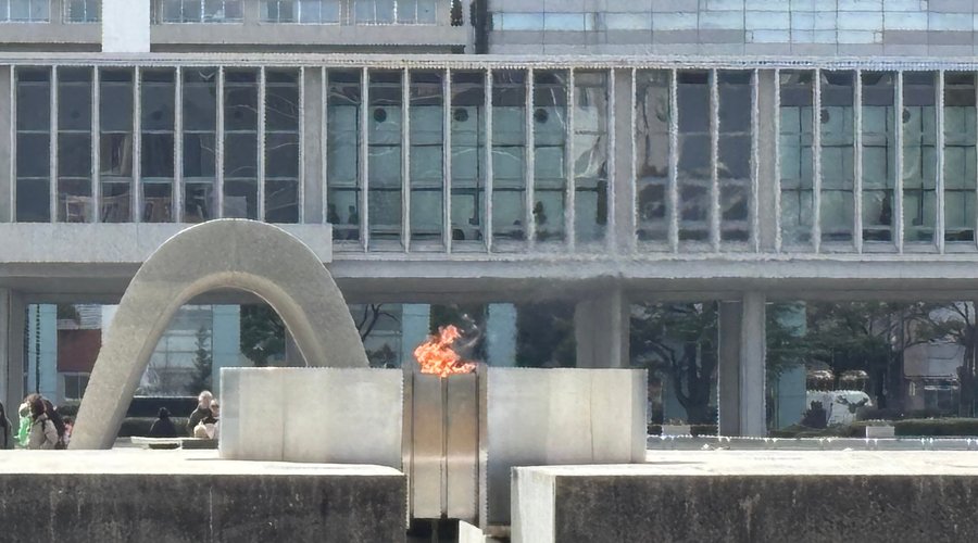 燃え続ける「平和の灯」