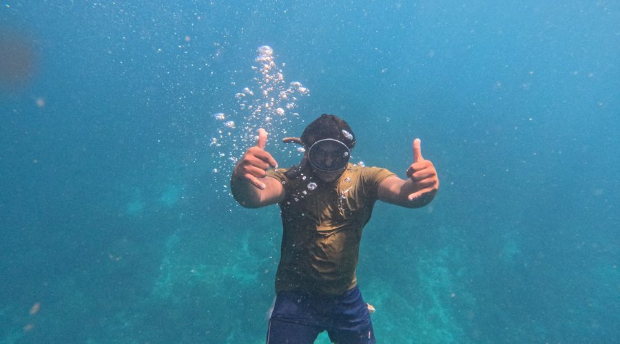 🌊 Hikkaduwa Beach – A Must-Visit! 🌴☀️  Golden sands, crystal-clear waters, and epic sunsets!  Perfect for surfing, snorkeling, or just relaxing. 🌊 The beach vibes and nightlife are amazing! 🔥  ⭐️⭐️⭐️⭐️⭐️ Highly recommend! 💯✨