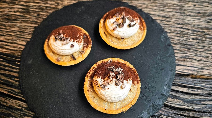 Tartelette café vanille et grué de cacao.