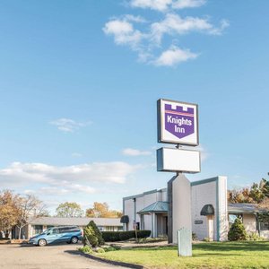 Welcome to the  Knights Inn Canton