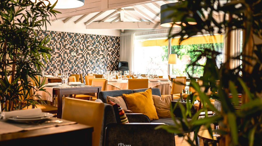 Sala do Restaurante (com vista para o jardim e piscina)