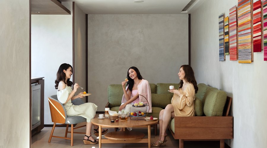 Kaen Lounge:  connectivity space at Kaen Ground