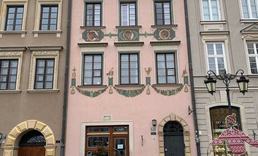 Utsmyckningar på fasaden, är det nytt eller gammalt?