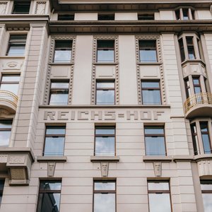 Reichshof Hotel Hamburg Welcome to Reichshof Hotel Hamburg – a hotel with a deep-rooted history, located in the very heart of the city.