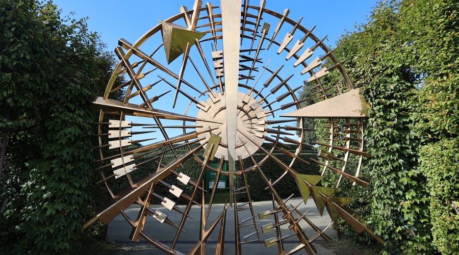 Erbusco - Cantina Ca' del Bosco - Cancello Solare di Arnaldo Pomodoro (Bs)