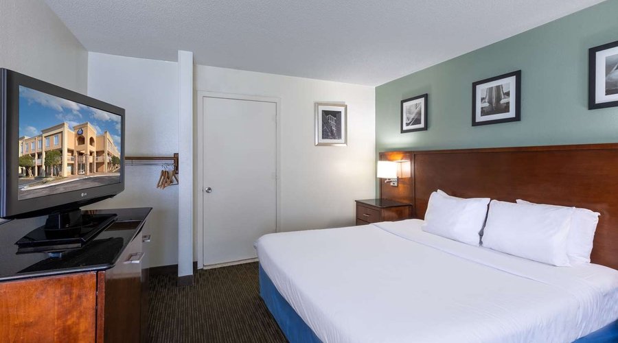 Guest room